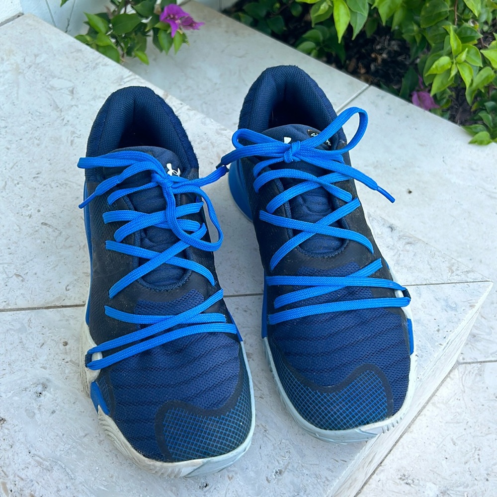 EUC Under Armour basketball shoes